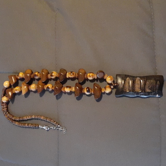Wooden Necklace. Can I just up to 27 in ( L10 235 B1) - Picture 1 of 3